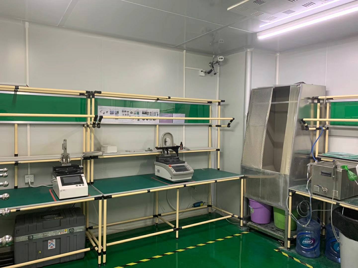 Fiber optic connector assembly workstation at JHT NetFiber