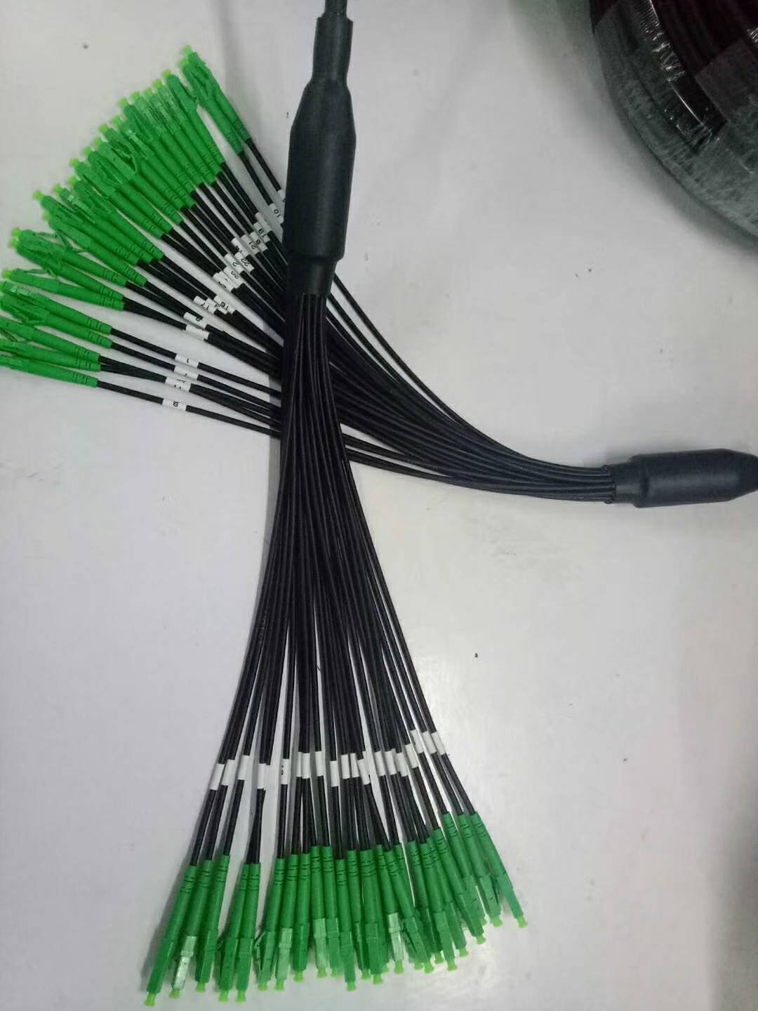 High-fiber-count LC APC fanout patch cord